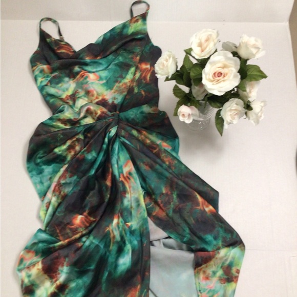 Prettylittlething green dress - Picture 4 of 5